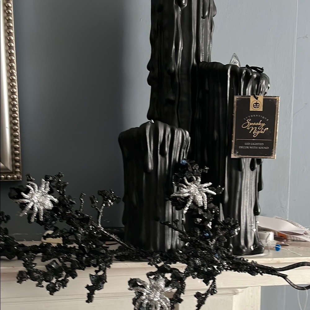 Black and Silver Spider Garland Rachel Zoe Garland candles are spooky night - Picture 6 of 9